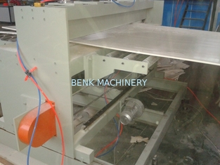 Machine stable d'extrusion de panneau de mousse de PVC de fonctionnement avec le système de contrôle de PLC